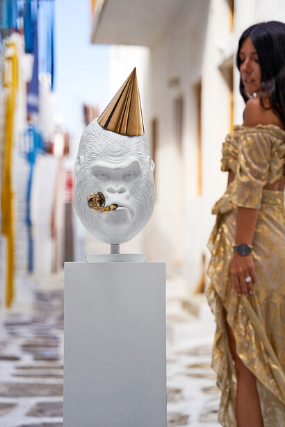 Girl views Big Bang White by Joseph Klibansky as HOFA Gallery & ARTCELS prepare to launch 'XXI' exhibition in Mykonos (Stathis Bouzoukas / HOFA Gallery)

