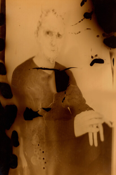 DADA (after Duchamp), 2005, stampa ai sali d’argento virata in seppia e tè rosso 30x40 cm (opera unica)