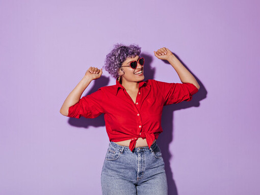 A lo largo del tiempo, la moda ha sido un medio de expresión identitaria, canalizando rebeldías, ideologías y posicionamientos generacionales