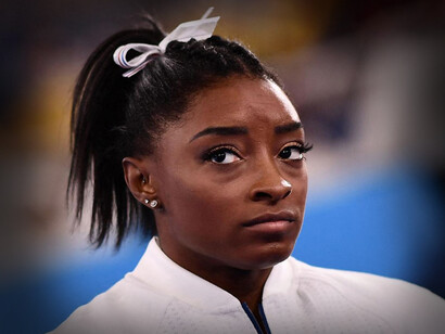 Con 19 títulos de campeona mundial y 25 medallas ganadas en campeonatos mundiales, Biles es la gimnasta más laureada de todos los tiempos
