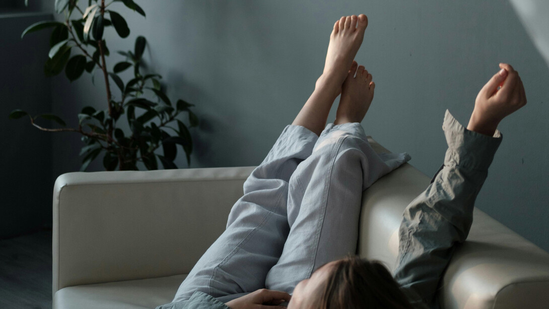 Descubra como um detox de redes sociais pode transformar sua rotina diária, melhorando sua produtividade, qualidade do sono e bem-estar mental