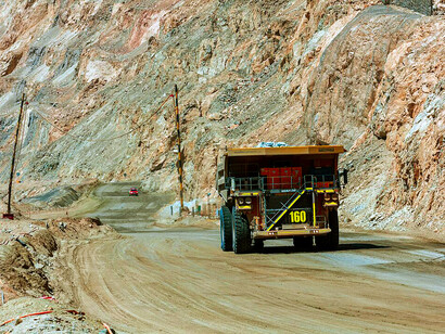 Ruta en la mina de cobre Chuquicamata, Calama, Chile