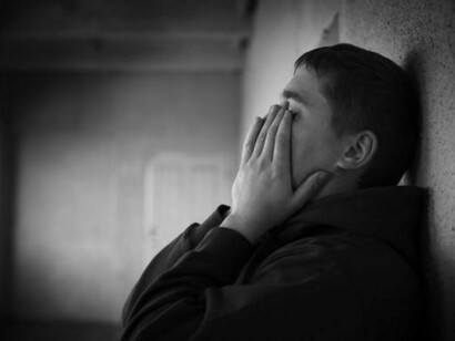 El refugio acogía niños, niñas y adolescentes de perfiles muy diferentes (con problemas familiares, víctimas de abusos, adolescentes violentos o que cometieron delitos...) en una mezcla explosiva muy criticada por asociaciones y expertos en temas sociales