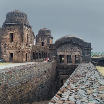 Begum Mahal was built by King Hriday Shah for his queen, Chimni Devi, a Mughal princess