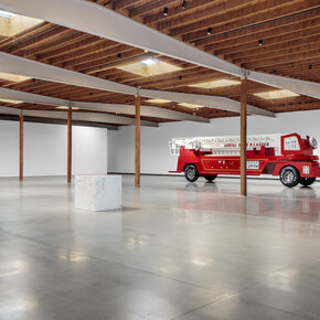 Charles Ray, exhibition view. Courtesy of Jeffrey Deitch