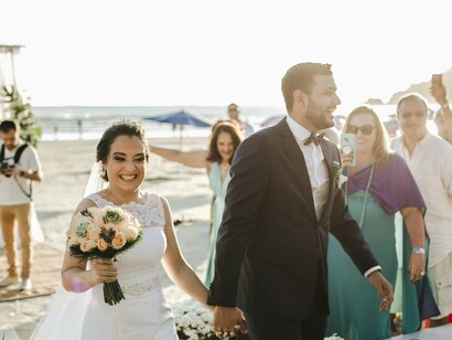 Surrounded by surf and loved ones, this coastal ceremony is everything a destination wedding should be