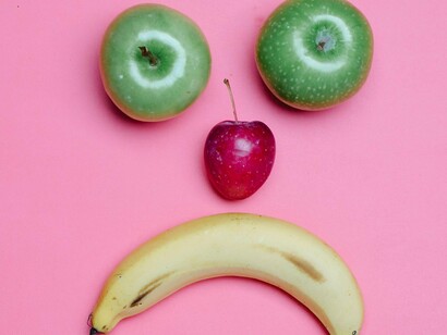 Nesse cenário, a controvérsia, a polêmica e aquilo que popularmente chamamos de "lacração" tornam-se ferramentas poderosas. Conteúdos que geram forte reação, seja positiva ou negativa, tendem a se espalhar organicamente com uma velocidade impressionante