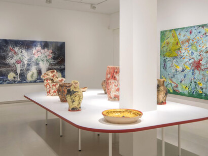 Miquel Barceló, Flores, peces, toros, vista de exhibición. Cortesía de Galería Elvira González