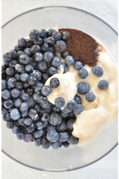 Plato con frutos del bosque