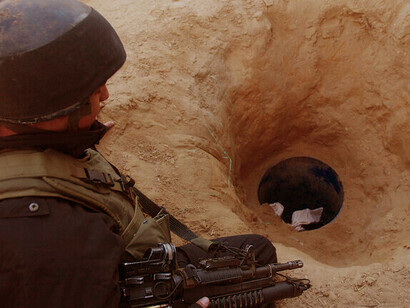 Las fuerzas de las FDI descubrieron un túnel de ocho metros de profundidad con paredes de hormigón, oculto debajo de una casa civil al sur de Rafah