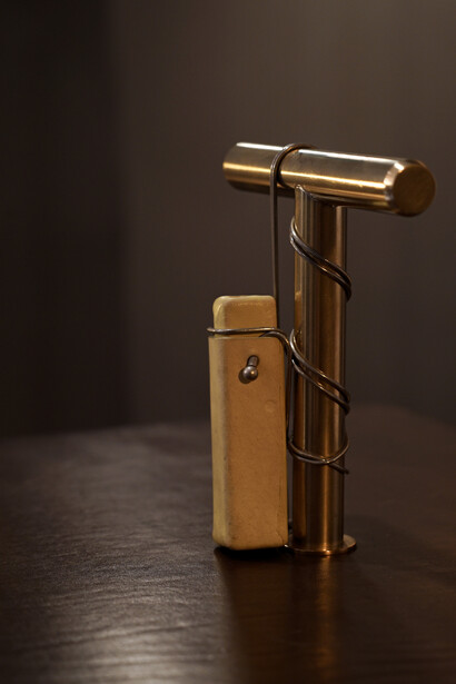 A collar necklace for lipsticks