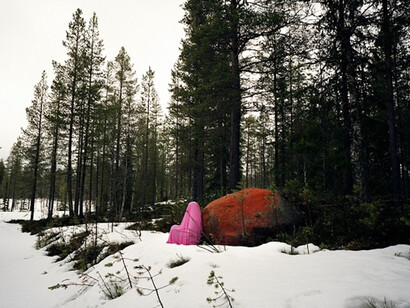 Scarlett Hooft Graafland, Touching Base, 2016 (c) Scarlett Hooft Graafland, Courtesy of Flowers Gallery London and New York