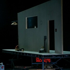 Angabe der person. Mit freundlicher genehmigung des Deutschen Theaters