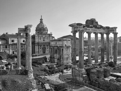 Nel rapporto centro/periferia occorre immaginare una serie di periferie che ruotano intorno ad un centro