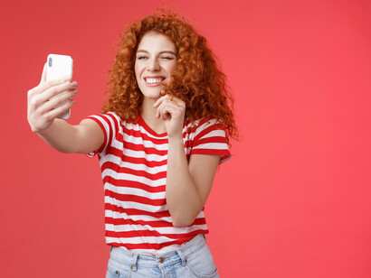 Selfie para redes sociais. A saturação de conteúdo é um dos obstáculos nas redes sociais