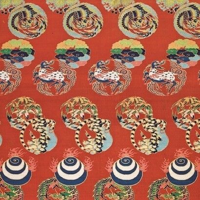  Nishiki. Rows of paired roundels representing phoenix and paulownia, kirin and clouds, tiger and bamboo, and dragon and flaming jewel. Silk, lampas, twill ground; flat gold thread. End of Edo period, 1801-1868. CB-TJ-1927-57 © Copyright Baur Foundation, Geneva (Switzerland)
