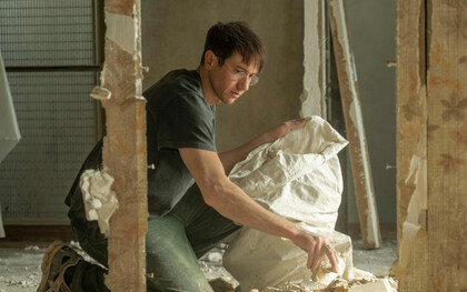 Bastien Bouillon in una scena del film diretto da Valérie Donzelli "La mattina scrivo"