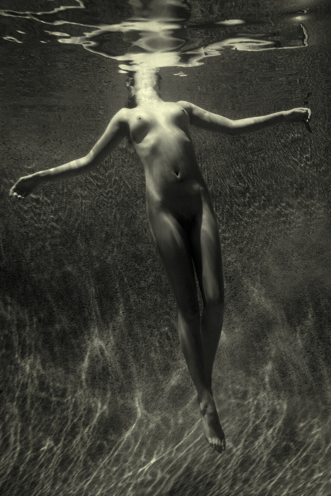 Alistair Taylor-Young, Floating © Alistair Taylor-Young 