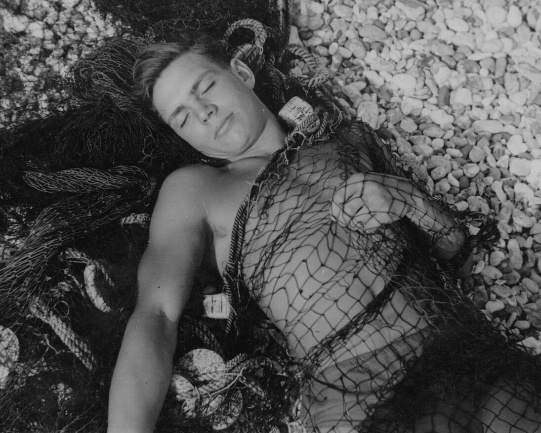 Keith Vaughan, Boy in Fishing Net, 1939 © the estate of Keith Vaughan, Courtesy of Austin / Desmond Fine Art