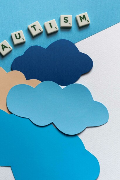 Numerosos estudios científicos han confirmado que el autismo se desarrolla antes del nacimiento y no es causado por factores externos como las vacunas