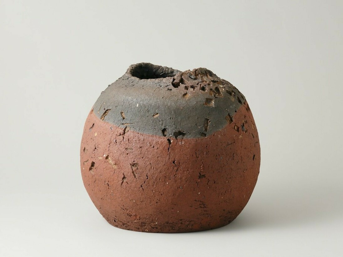 Ito Sekisui V, Sado Island Large Jar, 2016. Courtesy of Onishi Gallery