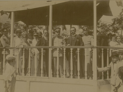 Nilo Peçanha, durante a campanha Reação Republicana, ao lado de correligionários militares, Rio de Janeiro, Brasil