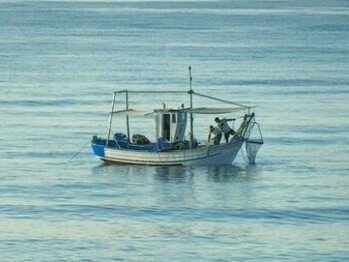 Barca da pesca al largo: "Mi sono ritrovata impigliata miseramente in una rete e più cercavo di liberarmi e più ne rimanevo avviluppata"
