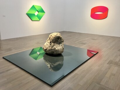 Lee Ufan. Fourth Structure A, 1968. Collection of the artist. Fourth Structure B, 1968/2022. Collection of the artist. Relatum, 1968/2019. Mori Art Museum, Tokyo © Alma Reyes