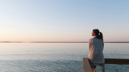 Sento pulsare l’afflato della vera poesia solo nelle pagine di coloro che hanno avuto la fortuna di rimanere persone schiette coi piedi per terra