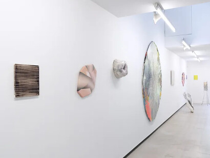 Various artists, Skin, exhibition view. Courtesy of Galerie Bart