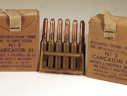 Scatole con caricatori di proiettili