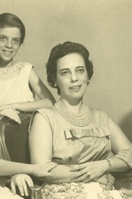 Zuzu com os filhos, Hildegard, Ana Cristina e Stuart - Acervo Institut