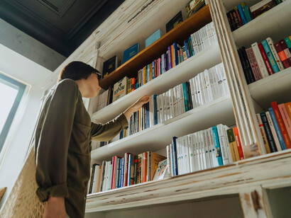 La cancelación de autores actúa como un mecanismo de censura que determina qué temas pueden ser abordados y cuáles deben ser evitados