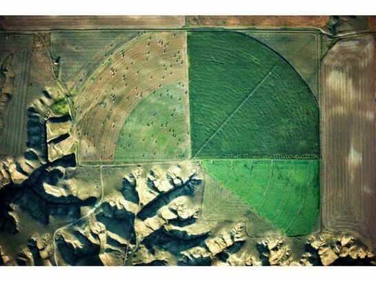 Alex MacLean, Marias River Drainage and Pivot Irrigator, Loma area, Montana, USA, copyright © Alex MacLean Huxley-Parlour Gallery