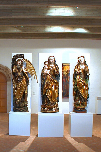 Various artists, Gothic sculpture in Saxony, exhibition view. Courtesy of Albertinum Museum