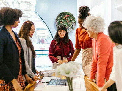 Los diversos enfoques al desarrollo inspirados en una visión de Occidente que se han utilizado durante los últimos cincuenta años solo han abordado débilmente los fundamentos políticos de la problemática del desarrollo