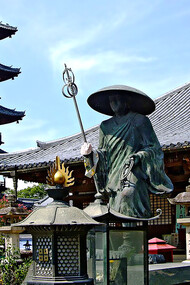Bronze statue of Kūkai in front of Motoyama-ji’s Main Hall in Mitoyo, Kagawa Prefecture, Japan