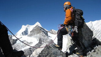 Wangda Sherpa honing his pre-summit mountaineering skills