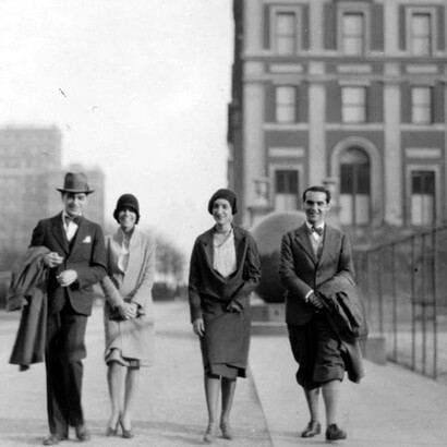 Federico García Lorca con algunos amigos, entre ellos Antonieta Rivas, en Nueva York