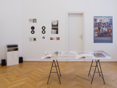 Ingrid Wiener, Gobelins, films and dreams, ausstellungsansicht. Mit freundlicher genehmigung der Barbara Wien Galerie