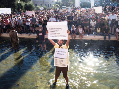 Manifestantes en la plaza de Colón, Madrid