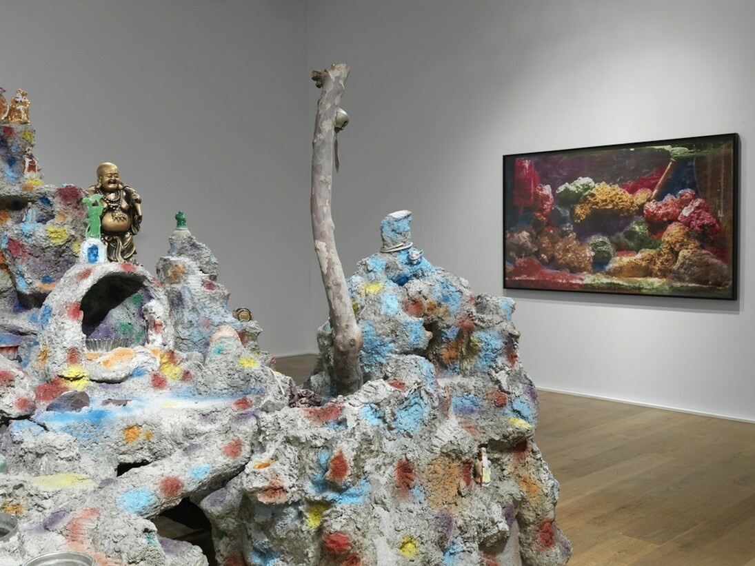 Mike Kelley. Framed and Frame, Exhibition view. Courtesy of Hauser & Wirth