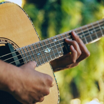 Fanali è un progetto musicale nato dall’incontro creativo tra Caterina Bianco, Michele De Finis e Jonathan Maurano, con l’obiettivo di “realizzare musica per immagini” come la colonna sonora di un film ancora non scritto