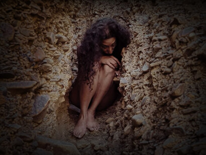 'Irregular', dirección de Fabrizio Catalano: Fátima Lazarte en un útero de piedra boliviana