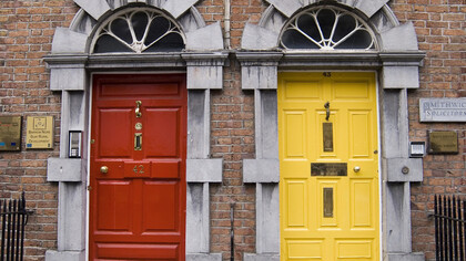 Casa. Portas típicas britânicas