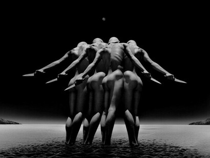 Los guerreros zulúes dicen que un hombre no es hombre hasta que no ha teñido su lanza con sangre. Fotografía de Misha Gordin