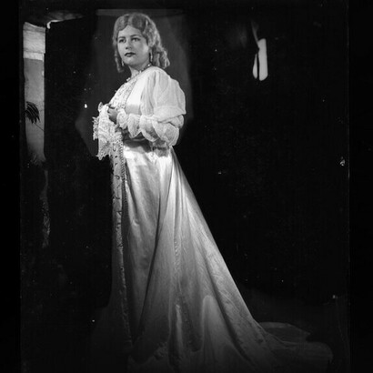 Rayén Quitral. En plus de divers rôles qu'elle a interprétés à l'opéra, elle a été chanteuse de musique de chambre pour la radio Belgrano de Buenos Aires 