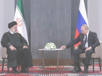 Iran's President Ebrahim Raisi with Russian President Vladimir Putin