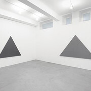 Alan Charlton 2014, Veduta parziale dell’esposizione, A arte Invernizzi, Milano, Courtesy A arte Invernizzi, Milano, Foto Bruno Bani, Milano