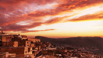 Midyat, uno de los municipios más impresionantes de Mardin, ofrece por las tardes un auténtico espectáculo visual, Turquía